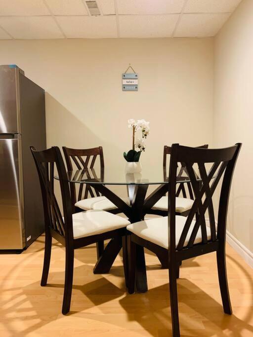 Finished 2 Bedroom Apartment In An Upscale Area Of Ajax Bagian luar foto